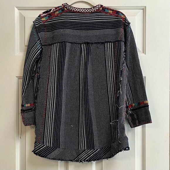 Tru Luxe Embroidered V-Neck Stripe Rough Cut Multicolored Top Small - Picture 2 of 9